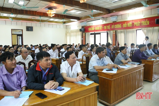 Giúp công nhân ngành điện an toàn khi lên lưới