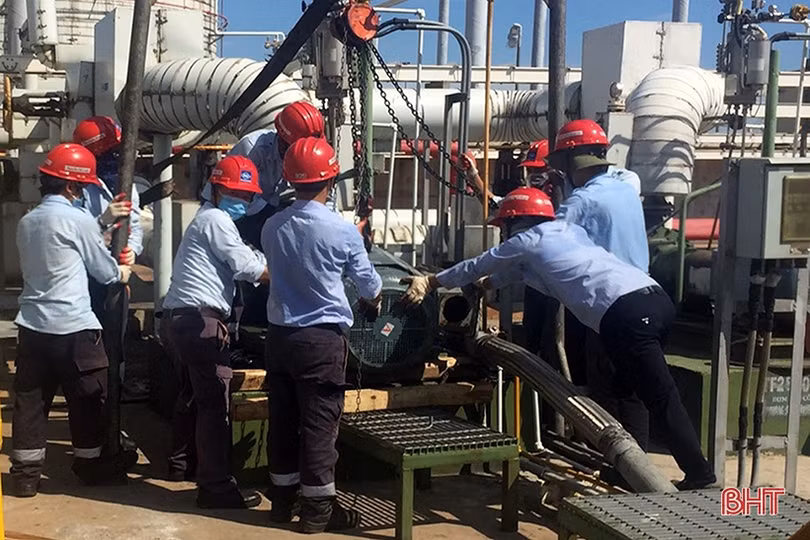 Khắp công trường, xưởng máy bừng khí thế thi đua mừng ngày hội lớn của Hà Tĩnh