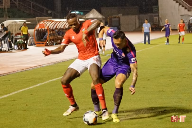 Hồng Lĩnh Hà Tĩnh thi đấu nỗ lực vẫn mất điểm trên sân Thống Nhất