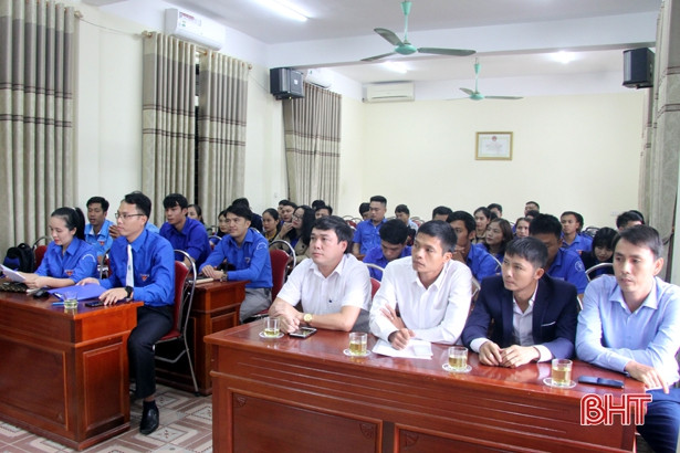 Bí thư Đoàn xã ở Hương Sơn được trao Giải thưởng “15 tháng 10”