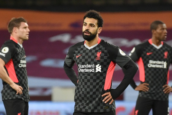 Liverpool ảnh 2 Liverpool thua Aston Villa 2-7, MU thua Tottenham 1-6 tại Old Trafford