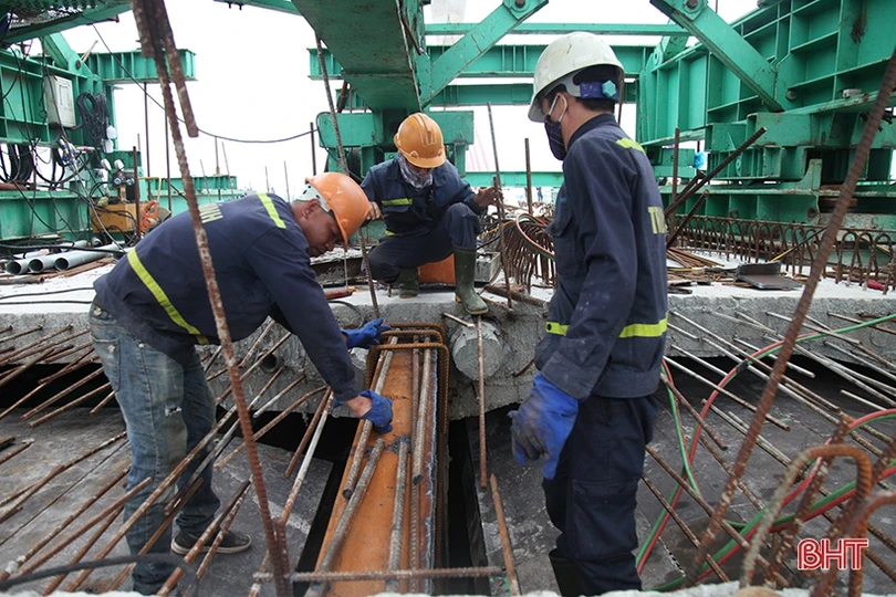 Đảm bảo hợp long cầu Cửa Hội vào ngày 13/10