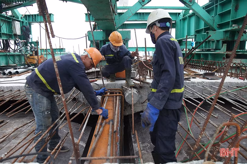 Đảm bảo hợp long cầu Cửa Hội vào ngày 13/10