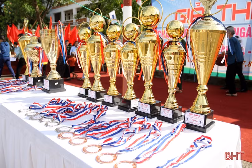 Khởi tranh giải bóng chuyền khối cơ quan quản lý nhà nước khu vực Vũng Áng - Sơn Dương