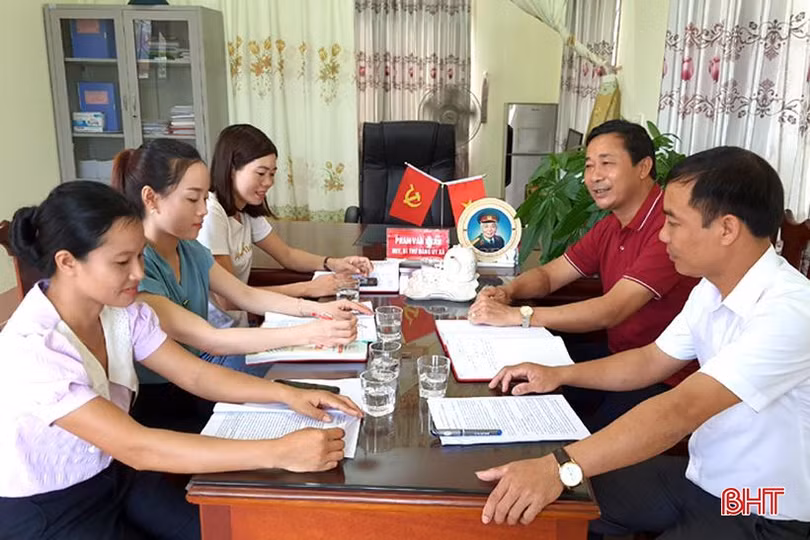 Xây dựng đội ngũ cán bộ Hà Tĩnh các cấp đủ phẩm chất, năng lực và uy tín, ngang tầm nhiệm vụ