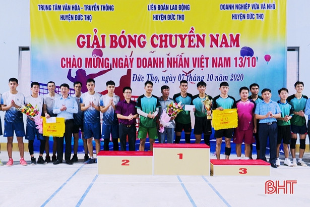 12 đội bóng tranh tài tại Giải Bóng chuyền nam doanh nhân huyện Đức Thọ 