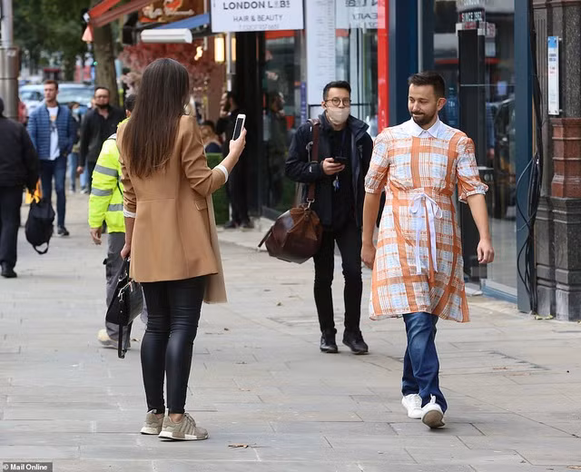 Mặc “hàng hiệu” xuống phố cũng chẳng... sung sướng gì