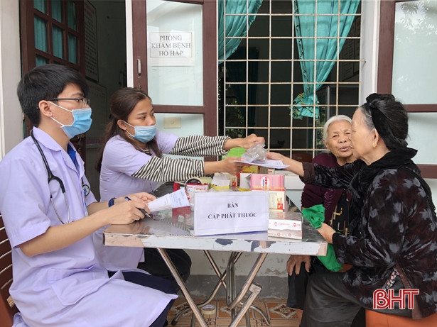 Tuổi trẻ Hà Tĩnh tổ chức khám, cấp thuốc miễn phí cho người dân Kỳ Anh, TP Hà Tĩnh