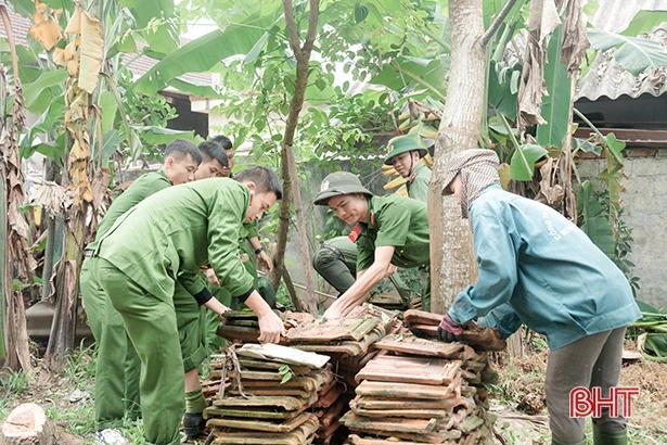 Công an Hương Sơn giúp xã biên giới Sơn Hồng xây dựng nông thôn mới