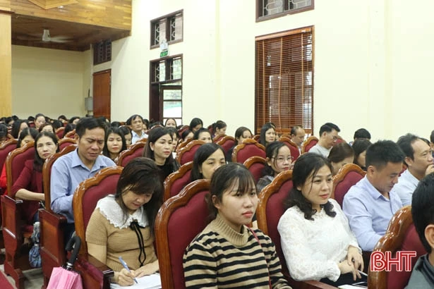 Giáo viên TP Hà Tĩnh tiếp cận mô hình “Trường học hạnh phúc”