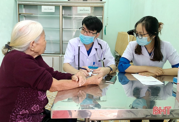 Tuổi trẻ Hà Tĩnh tổ chức khám, cấp thuốc miễn phí cho người dân Kỳ Anh, TP Hà Tĩnh