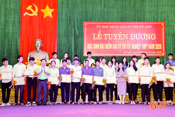 Vinh danh 81 học sinh Kỳ Anh đạt điểm cao trong Kỳ thi tốt nghiệp THPT