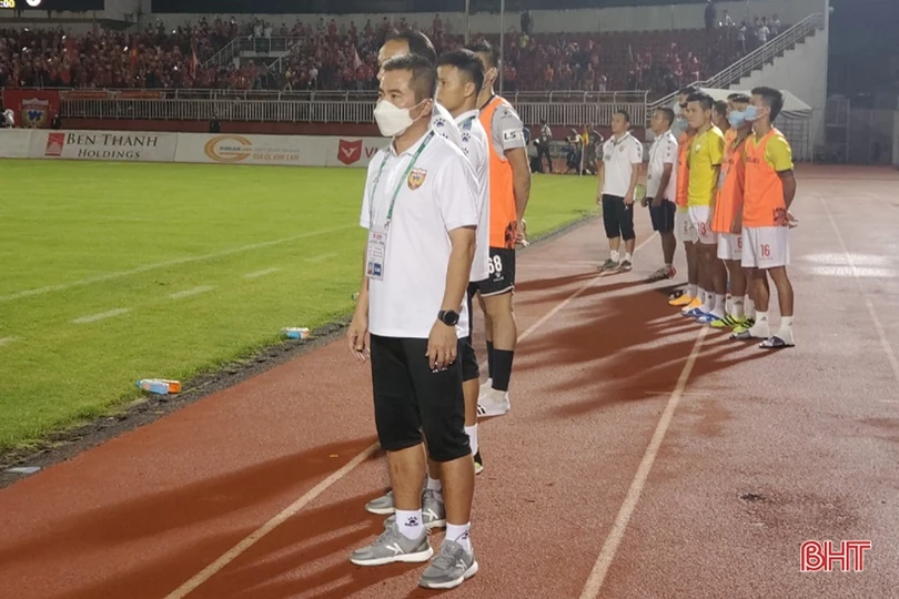 Hồng Lĩnh Hà Tĩnh thi đấu nỗ lực vẫn mất điểm trên sân Thống Nhất