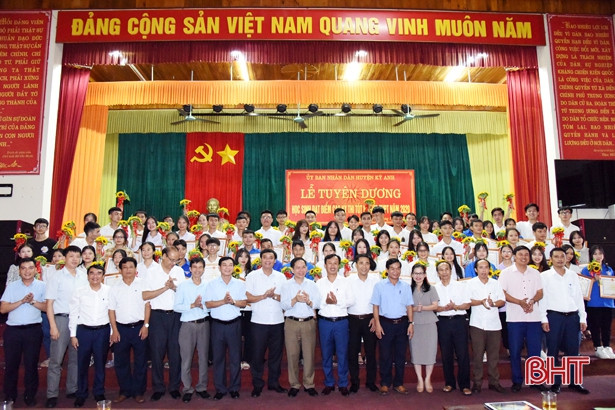 Vinh danh 81 học sinh Kỳ Anh đạt điểm cao trong Kỳ thi tốt nghiệp THPT