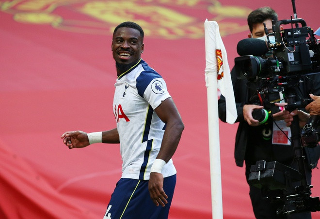 MU đấu Tottenham ảnh 3 Liverpool thua Aston Villa 2-7, MU thua Tottenham 1-6 tại Old Trafford