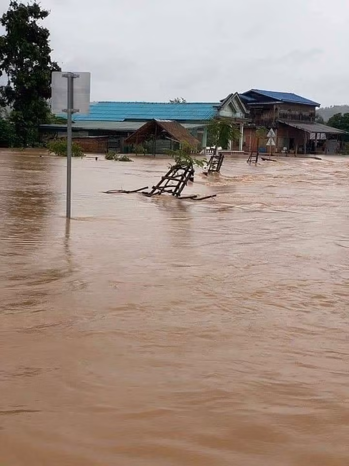 Mưa lớn gây lũ lụt tại các tỉnh Trung Lào, tiếp giáp biên giới Việt Nam