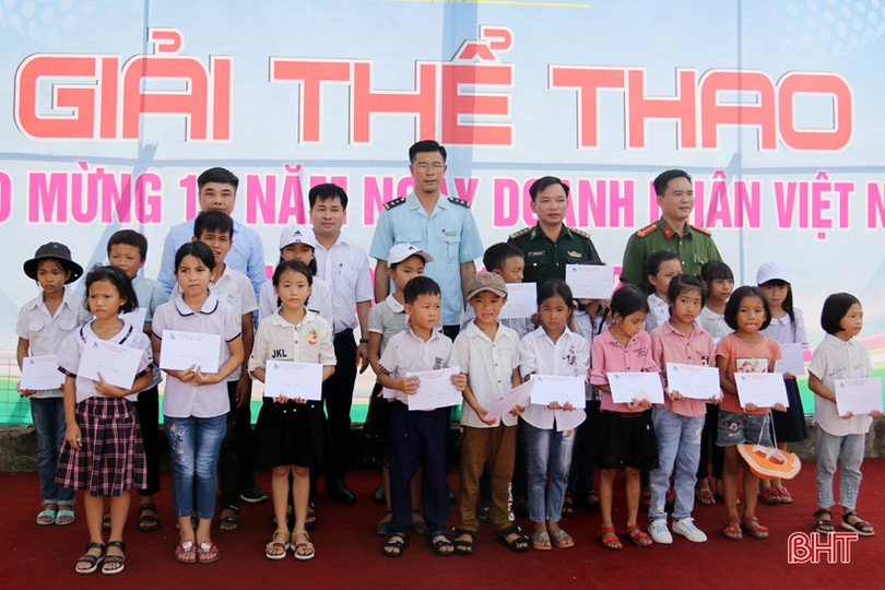 Khởi tranh giải bóng chuyền khối cơ quan quản lý nhà nước khu vực Vũng Áng - Sơn Dương