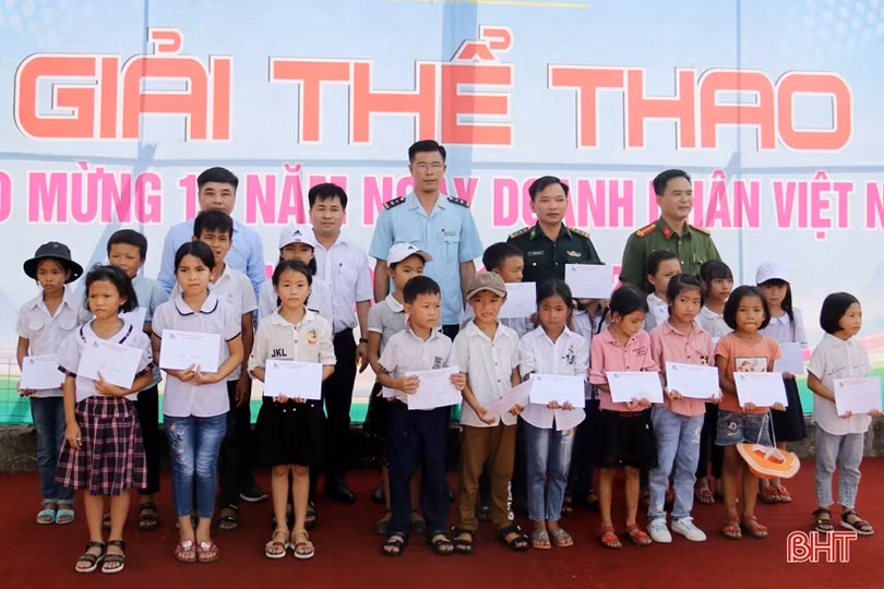 Khởi tranh giải bóng chuyền khối cơ quan quản lý nhà nước khu vực Vũng Áng - Sơn Dương