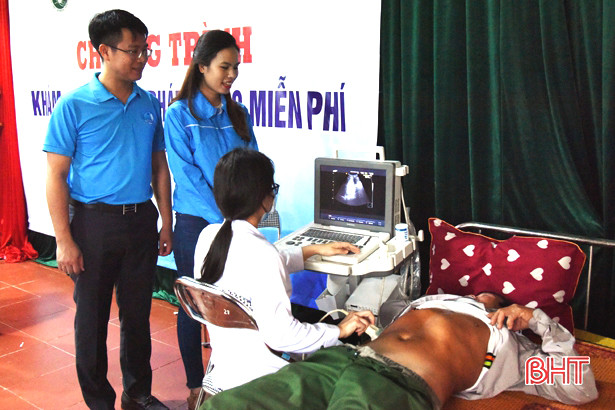 Tuổi trẻ Hà Tĩnh tổ chức khám, cấp thuốc miễn phí cho người dân Kỳ Anh, TP Hà Tĩnh