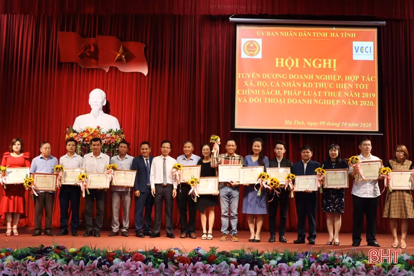 Tuyên dương 155 doanh nghiệp, hộ kinh doanh Hà Tĩnh thực hiện tốt chính sách thuế