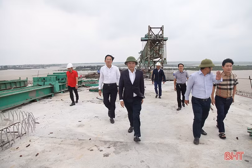 Đảm bảo hợp long cầu Cửa Hội vào ngày 13/10