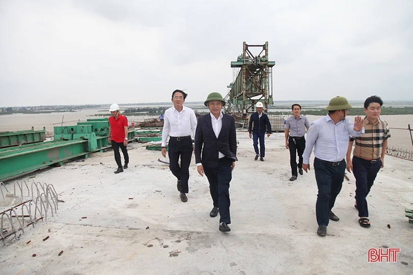 Đảm bảo hợp long cầu Cửa Hội vào ngày 13/10