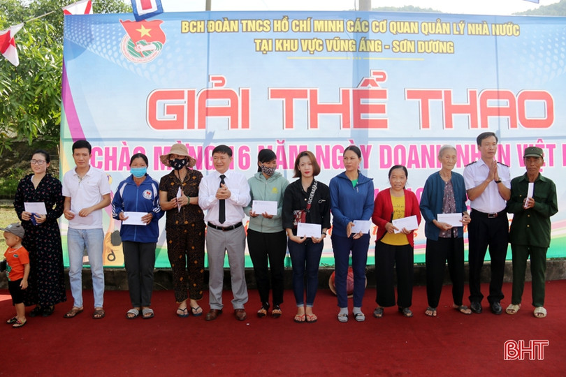 Khởi tranh giải bóng chuyền khối cơ quan quản lý nhà nước khu vực Vũng Áng - Sơn Dương
