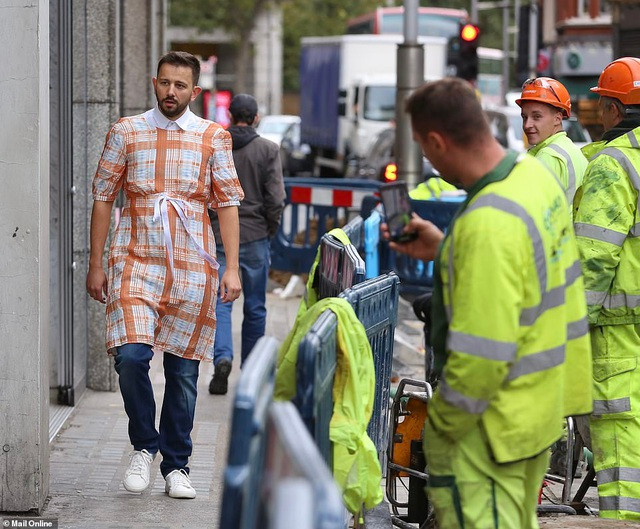 Mặc “hàng hiệu” xuống phố cũng chẳng... sung sướng gì