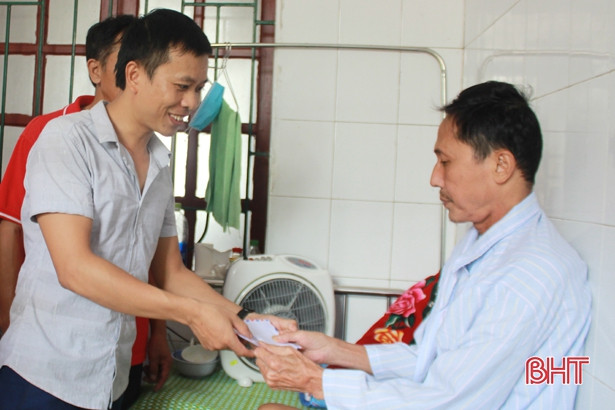 Nhiều hoạt động thiện nguyện đến với bệnh nhân ở Can Lộc, Lộc Hà