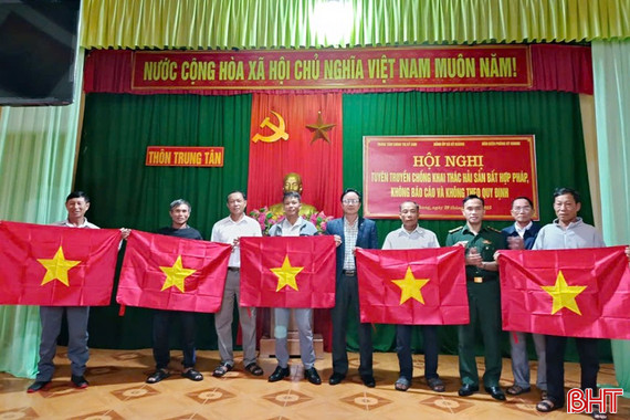 Tuyên truyền chống khai thác IUU cho ngư dân Kỳ Khang