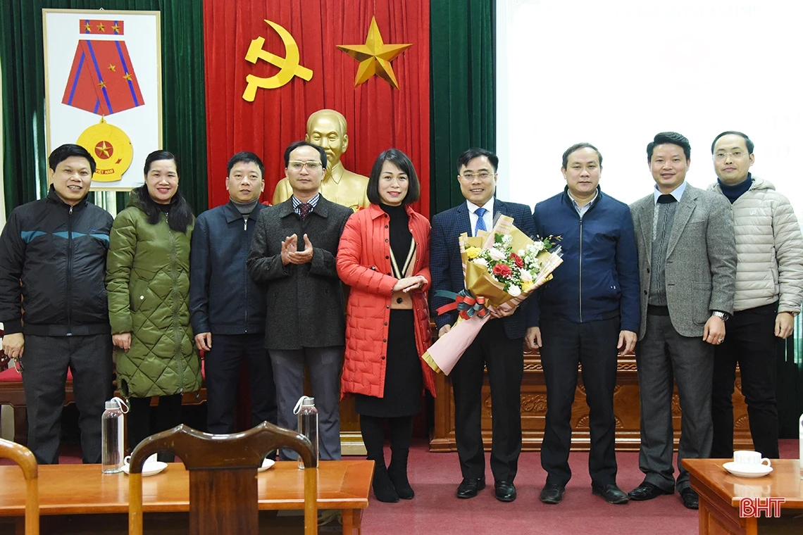 Công bố quyết định bổ nhiệm Phó Giám đốc Sở Nội vụ Hà Tĩnh