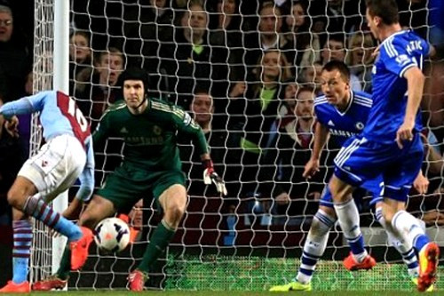 Bàn thắng ngoạn mục vào lưới Chelsea