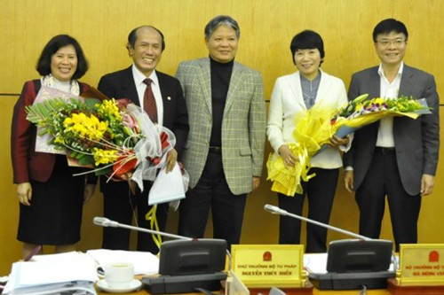 Thứ trưởng Lê Thành Long (người ngoài cùng bên phải) sẽ nhận nhiệm vụ mới tại Hà Tĩnh