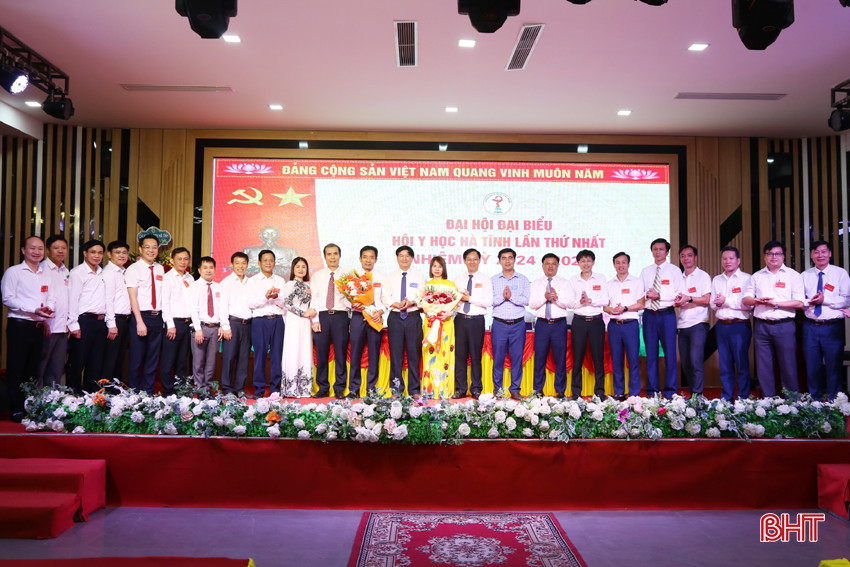 Ban Chấp hành Hội Y học Hà Tĩnh nhiệm kỳ 2024 -2029 ra mắt nhận nhiệm vụ. IMG_6899A.jpg