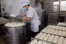 Các cơ sở sản xuất bánh bao đang đầu tư thiết bị như thế nào để nâng cao năng suất?