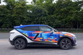 Người dùng VinFast VF 7: “Lời ngay từ lúc mua, 3 năm sạc pin 0 đồng”