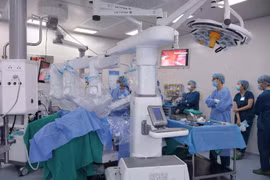 Cột mốc mới của y học Việt Nam: Lần đầu tiên bác sĩ phẫu thuật từ xa cho bệnh nhân
