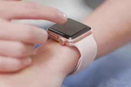 Sử dụng đồng hồ thông minh để theo dõi sức khỏe và vận động hằng ngày