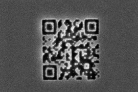 Mã QR nhỏ hơn vi khuẩn lập kỷ lục thế giới