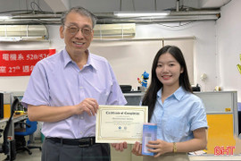 Nữ sinh Hà Tĩnh thủ khoa đầu ra đại học, giành cùng lúc 2 học bổng thạc sĩ