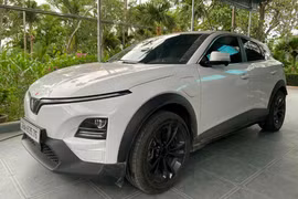 Lần đầu sở hữu ô tô, chủ xe trẻ thừa nhận: “Cho chọn lại vẫn thích VinFast VF 6”