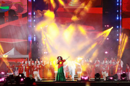 Hàng nghìn khán giả đội mưa xem Concert "Việt Nam trong tôi"