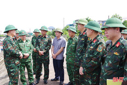 Bộ Tư lệnh Quân khu 4 kiểm tra công tác ứng phó bão số 5 tại Hà Tĩnh