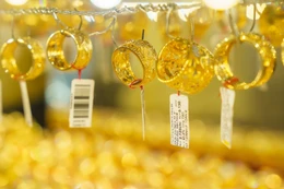 Giá vàng hôm nay 27/7: Đồng loạt giảm mạnh