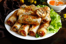 Chả giò, chạo tôm trong danh sách 'món ăn vặt ngon nhất Việt Nam'