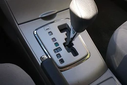 Những điều "cấm kỵ" khi lái xe số tự động