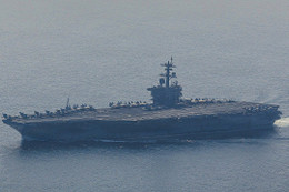 Iran phóng loạt tên lửa đạn đạo "nhằm vào tàu sân bay Mỹ"