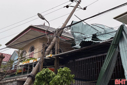 Thủ tướng chỉ đạo khẩn trương khắc phục hậu quả bão số 10 và mưa lũ