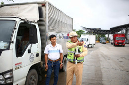 Đi vào làn sát dải phân cách giữa trên cao tốc, tài xế xe tải sẽ bị phạt từ 9/9