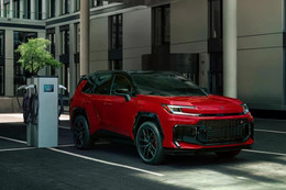 Xe Toyota lại bị 'bia kèm lạc'